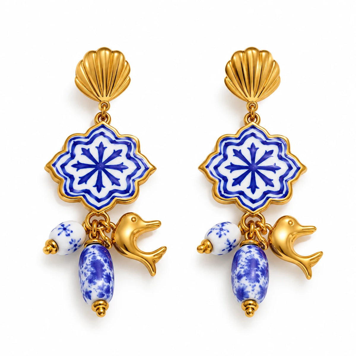 Aros con azulejo de cerámica cobalto, concha y delfín en PVD de oro 18K — Alquimia Cobalt, The Wolf Concept